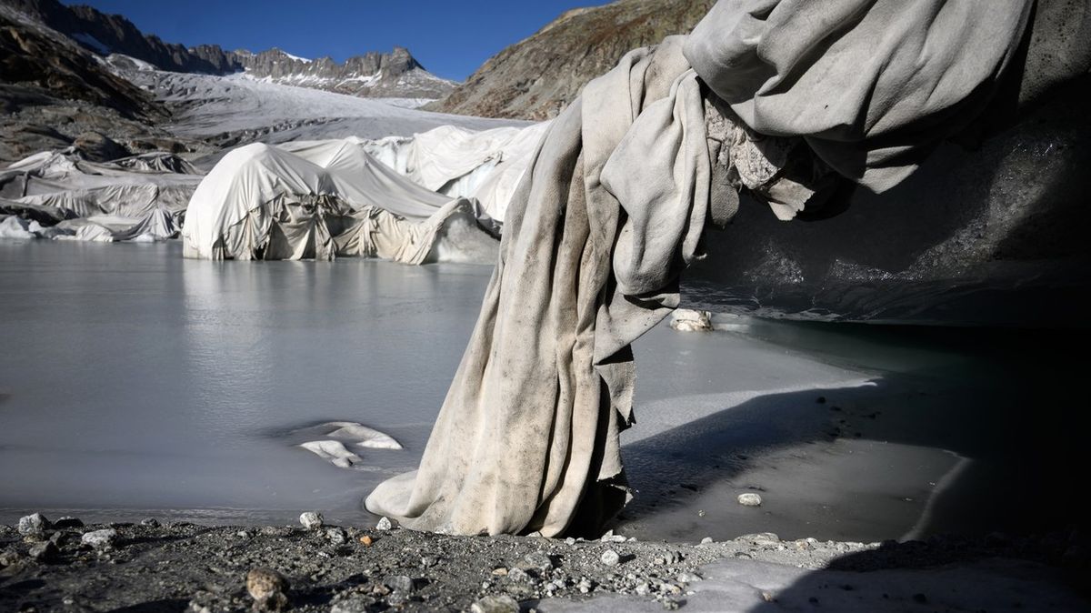 Léto bylo chladné a sněhu dost, švýcarské ledovce přesto ztratily na obejmu